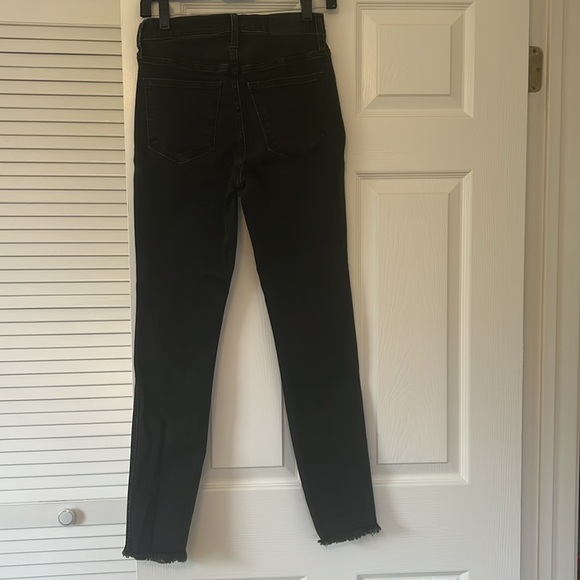 Madewell skinny black jeans. Size 25. Raw hem exposed buttons - Picture 2 of 8